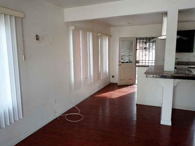 237 S Matthisen Ave - Photo 4 of 10