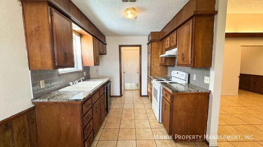 5909 16th St - Photo 6 of 25