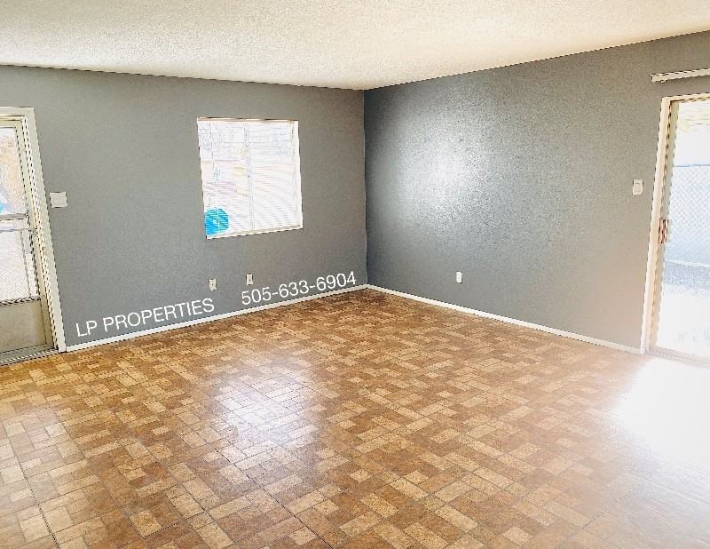 12113 Oriente Ave Ne - Photo 3 of 14