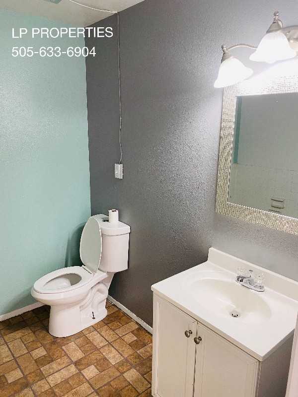 12113 Oriente Ave Ne - Photo 4 of 14