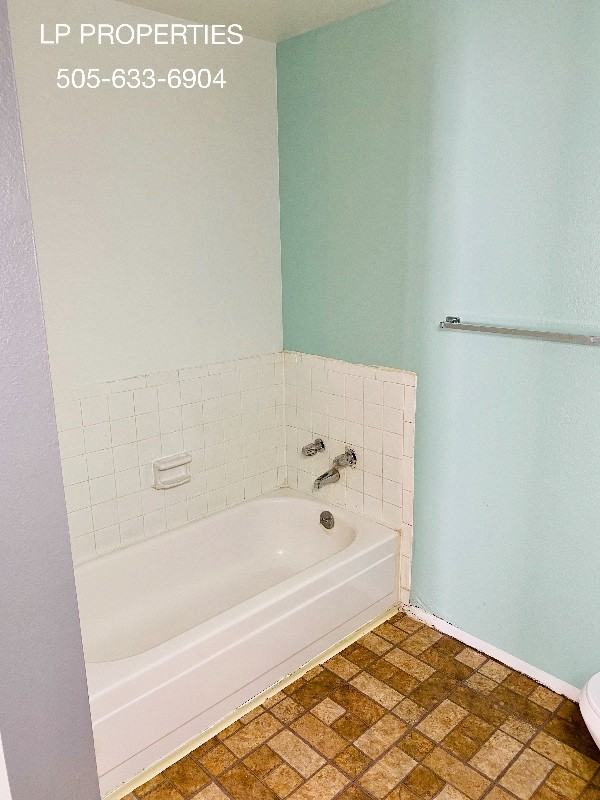 12113 Oriente Ave Ne - Photo 5 of 14