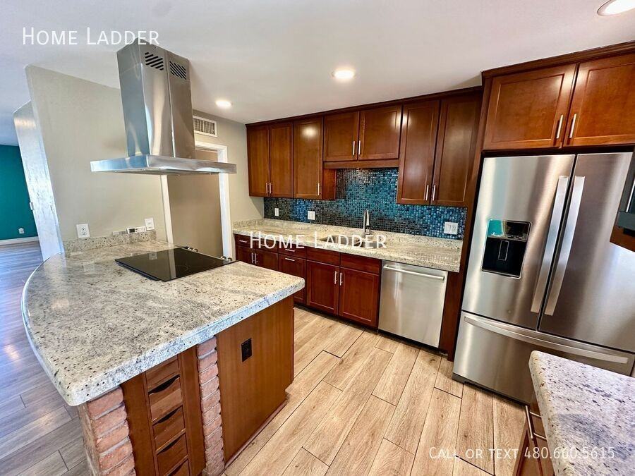 8323 E Sells Dr - Photo 4 of 23