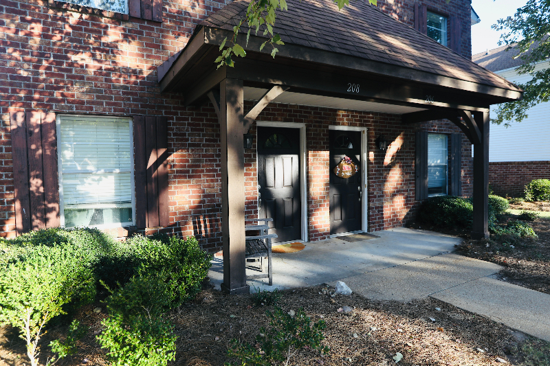 206 Edinburg Way - Photo 2 of 10