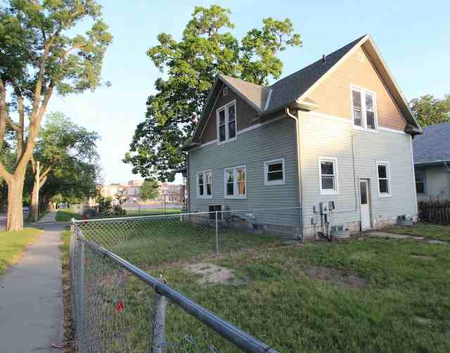 1940 S 22nd St - Photo 2 of 17