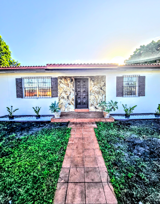 5451 Coral Gables Drive - Photo 2 of 38