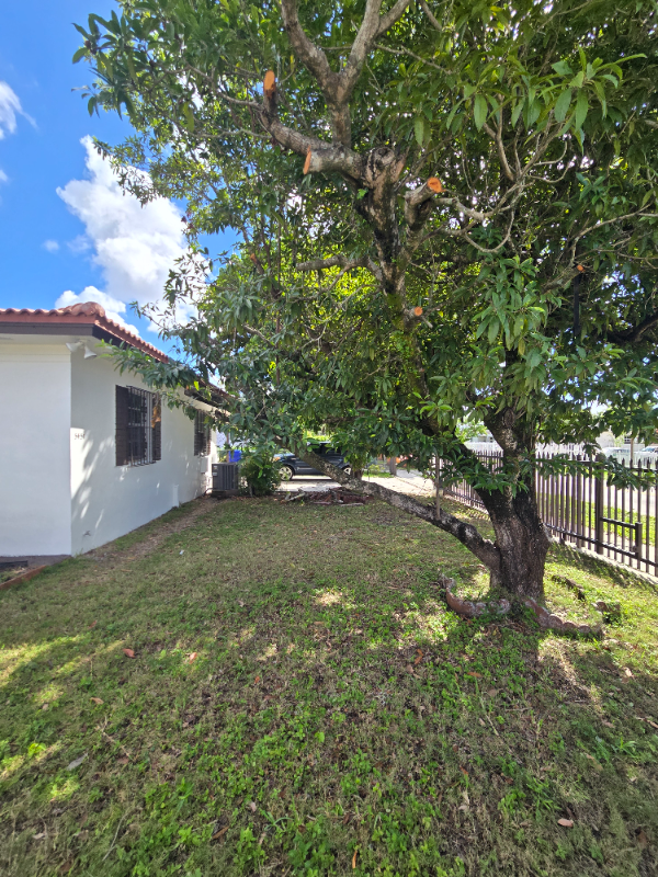 5451 Coral Gables Drive - Photo 4 of 38