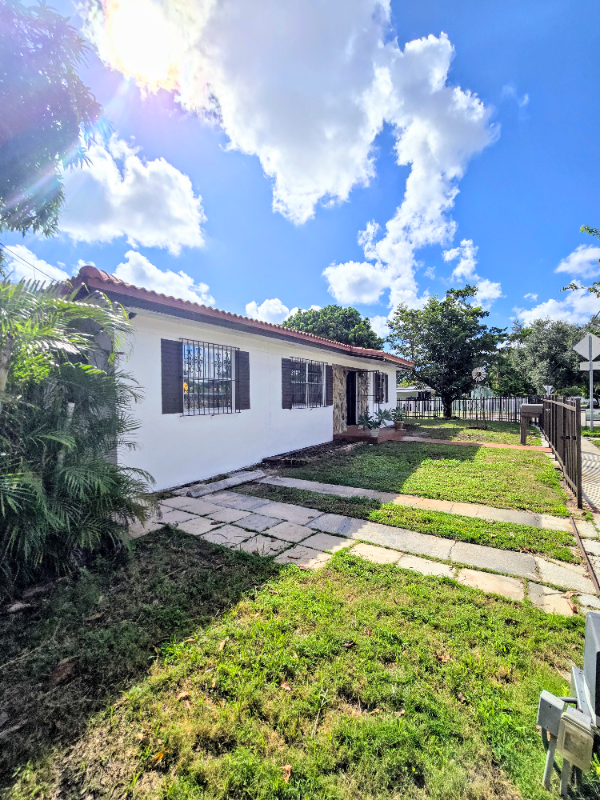 5451 Coral Gables Drive - Photo 5 of 38