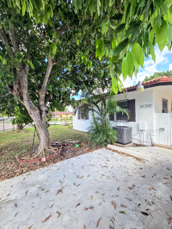 5451 Coral Gables Drive - Photo 7 of 38