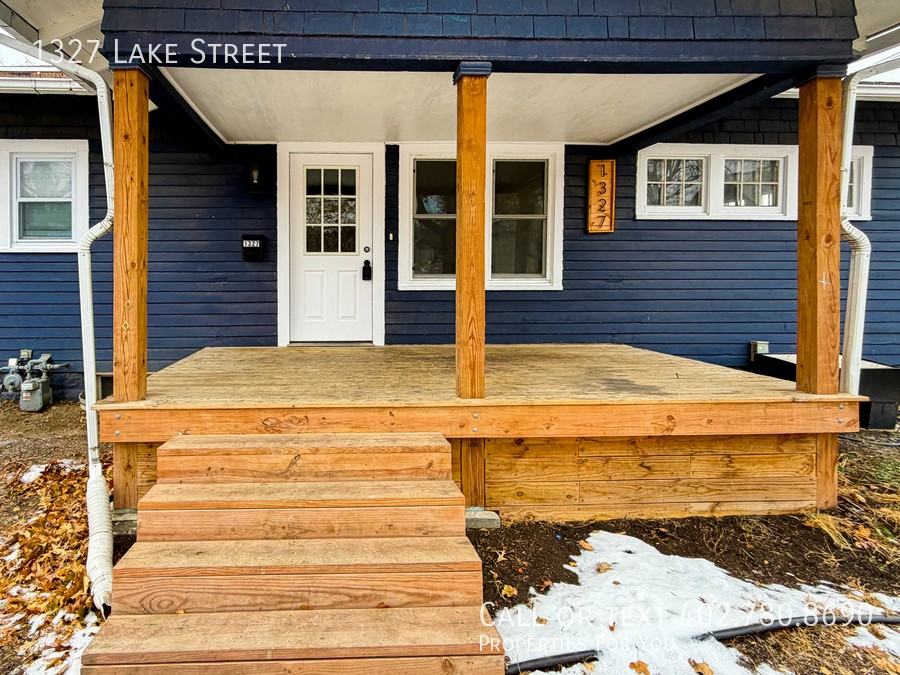 1327 Lake St - Photo 3 of 39