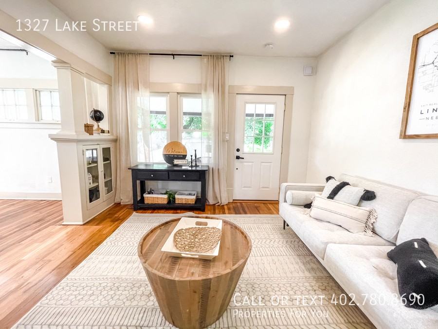 1327 Lake St - Photo 7 of 39