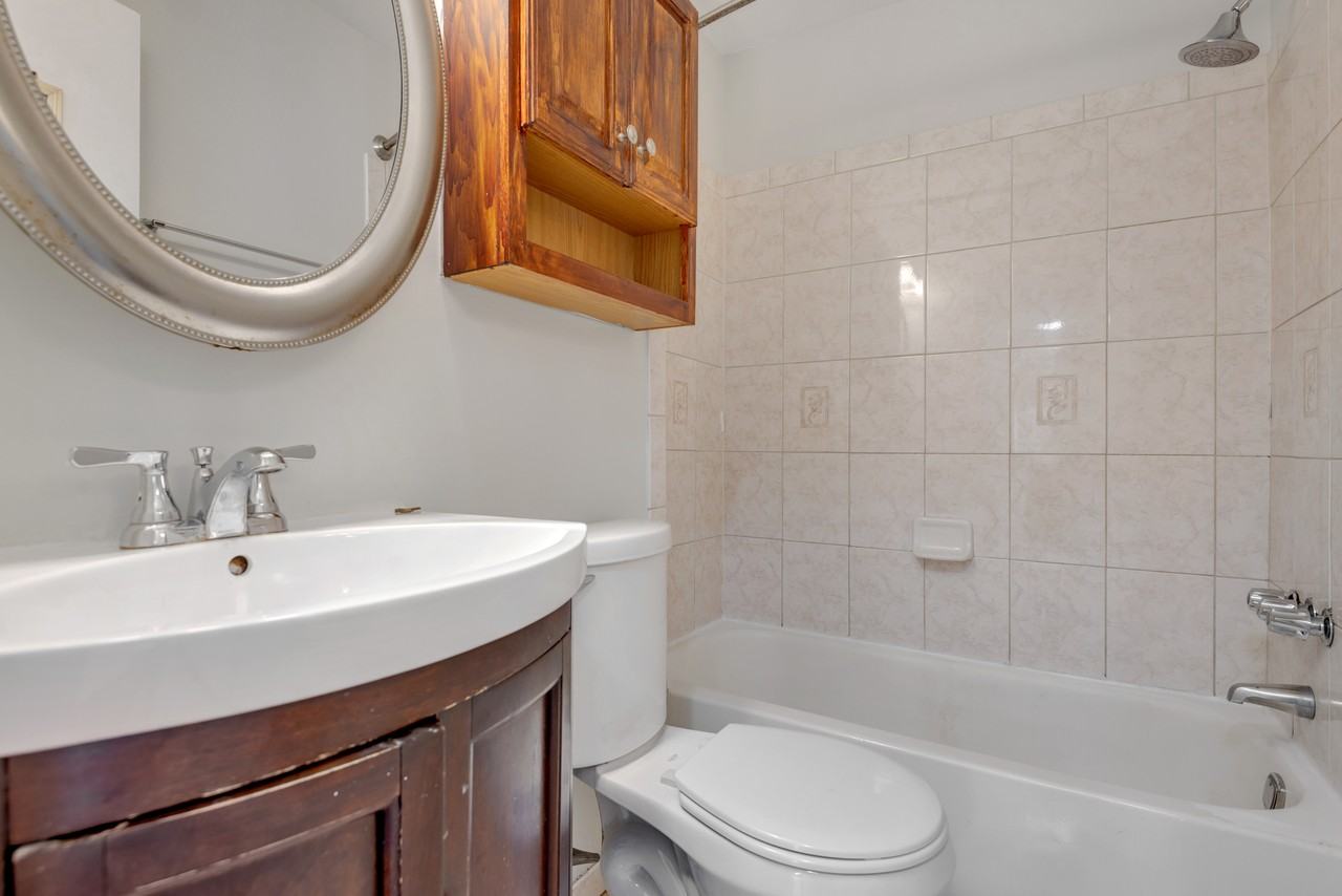 1420 Harvard St Nw #406 - Photo 7 of 12