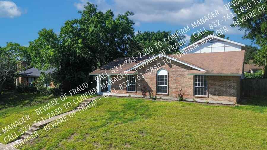 1745 Crystal Way - Photo 6 of 28