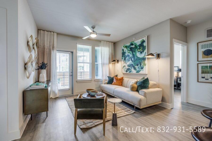 2738 South Shore Boulevard #ABI - Photo 3 of 10