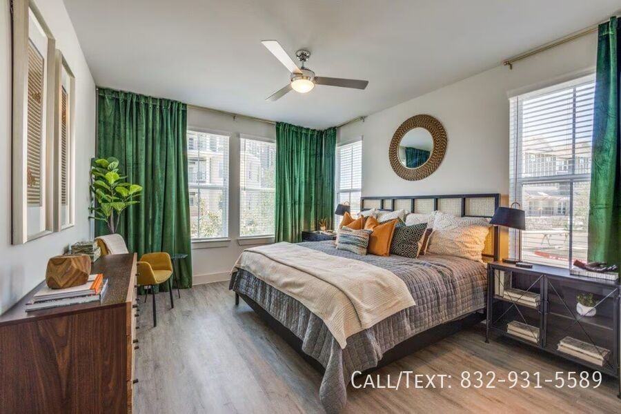 2738 South Shore Boulevard #ABI - Photo 4 of 10