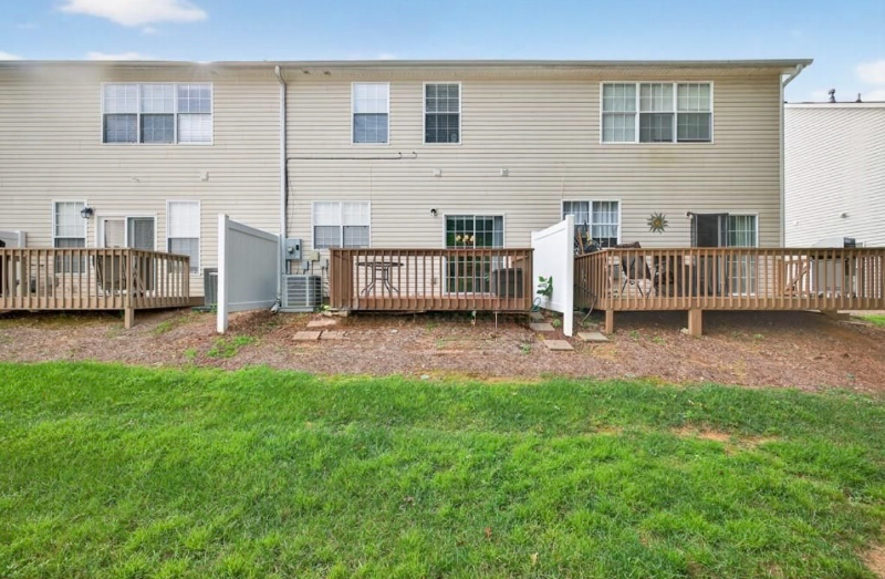 4865 Beacon Ridge - Photo 2 of 20