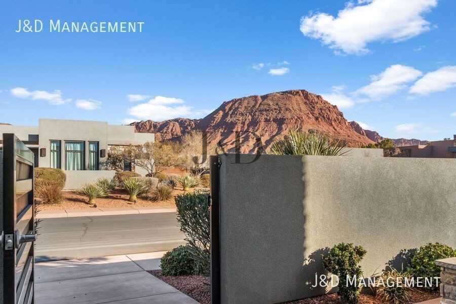 501 W 80 S - Photo 2 of 31