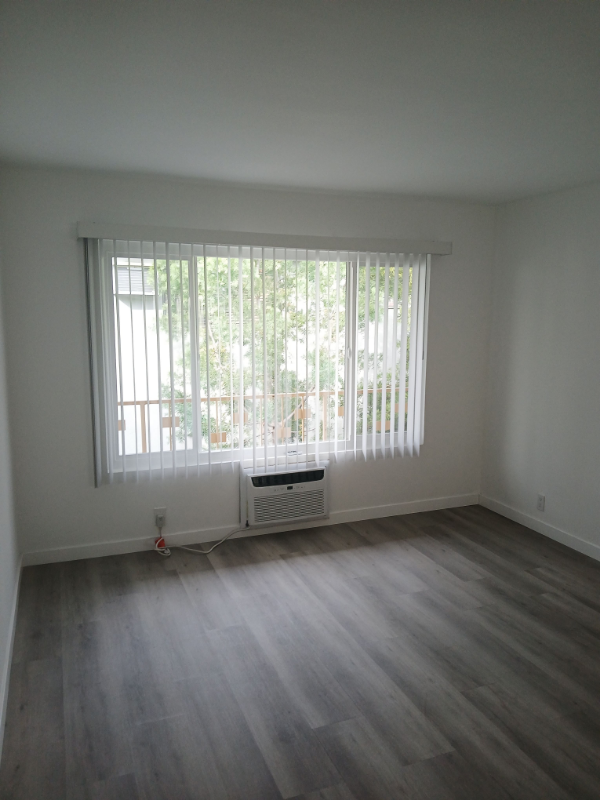 544 Los Angeles #7 - Photo 2 of 11