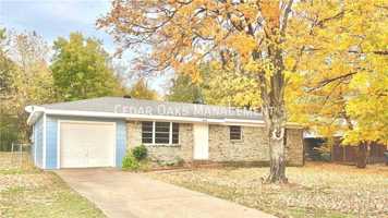 featured image of 2400 Dogwood Place