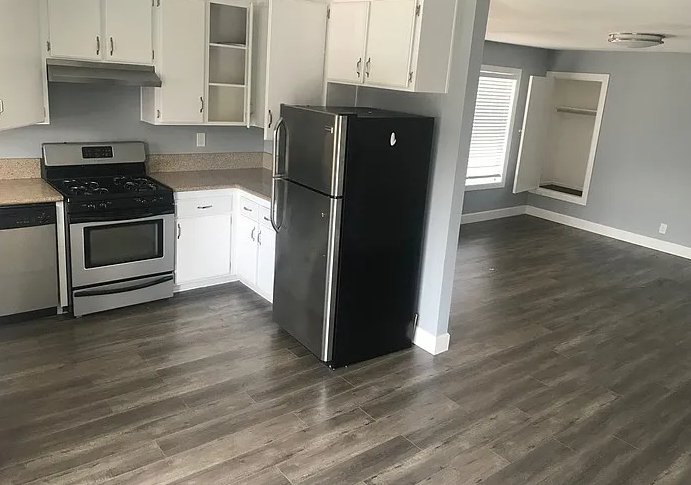 212 S Ave #A - Photo 2 of 10