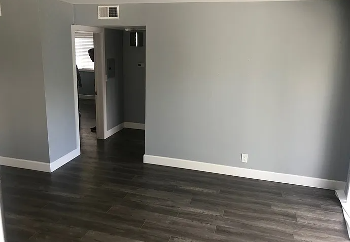 212 S Ave #A - Photo 3 of 10