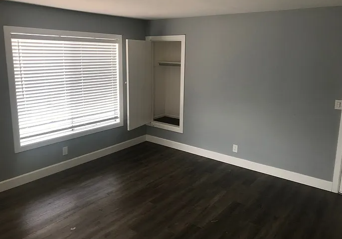 212 S Ave #A - Photo 5 of 10