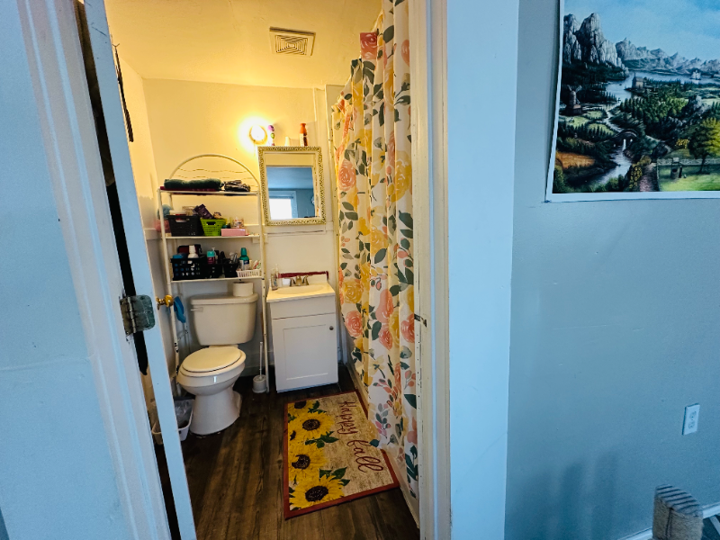 122 W Oneida St - Photo 3 of 7