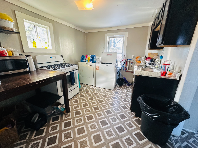 122 W Oneida St - Photo 4 of 7