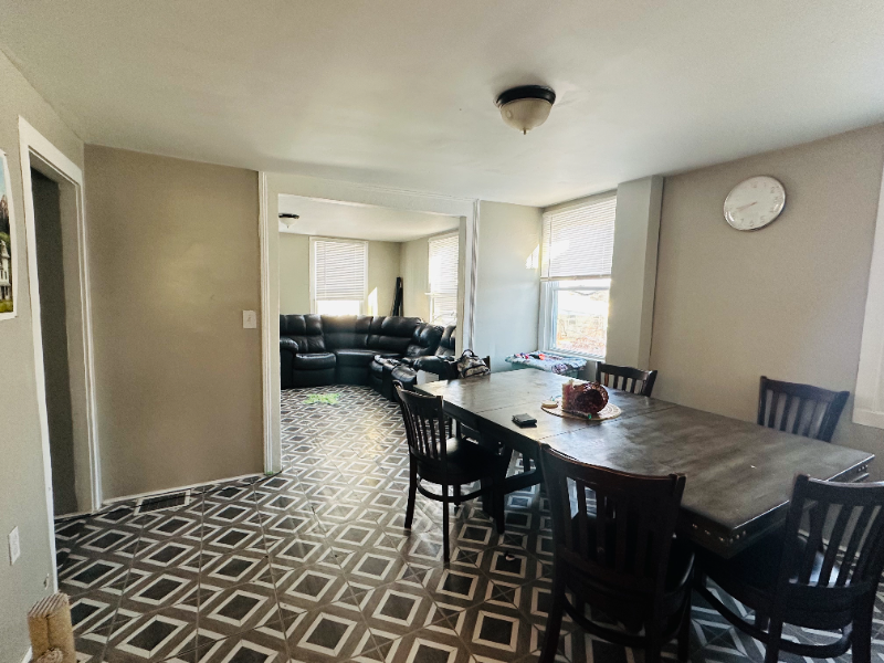 122 W Oneida St - Photo 6 of 7