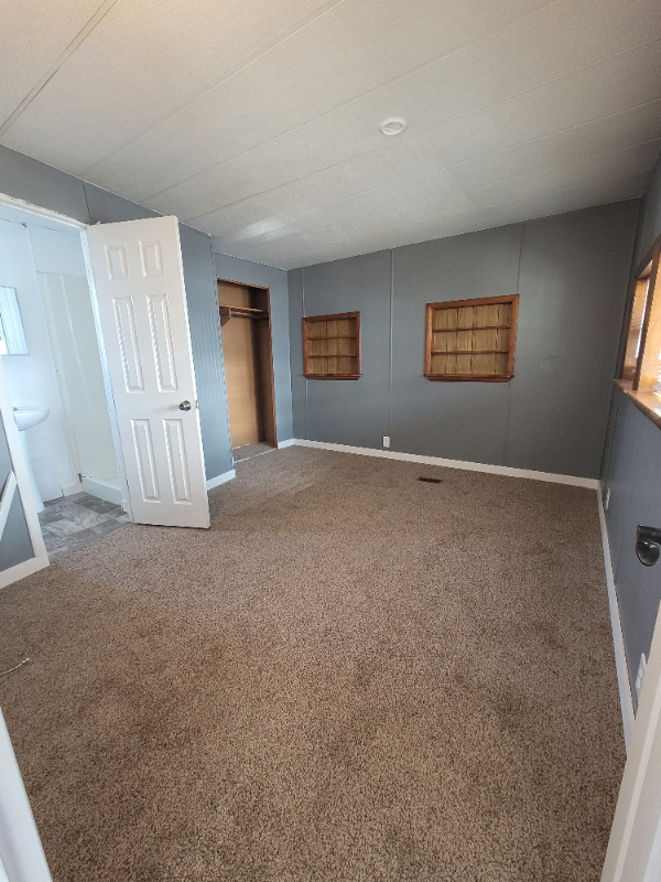 595 Charles Avenue - Photo 6 of 17