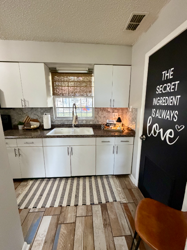 704 Lakeland - Photo 4 of 16