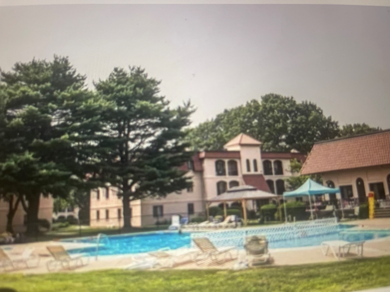 24 Madrid Sq #4 - Photo 2 of 8