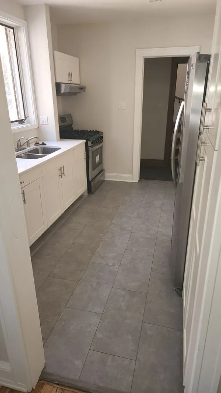 2608 E Newport Ave - Photo 2 of 5