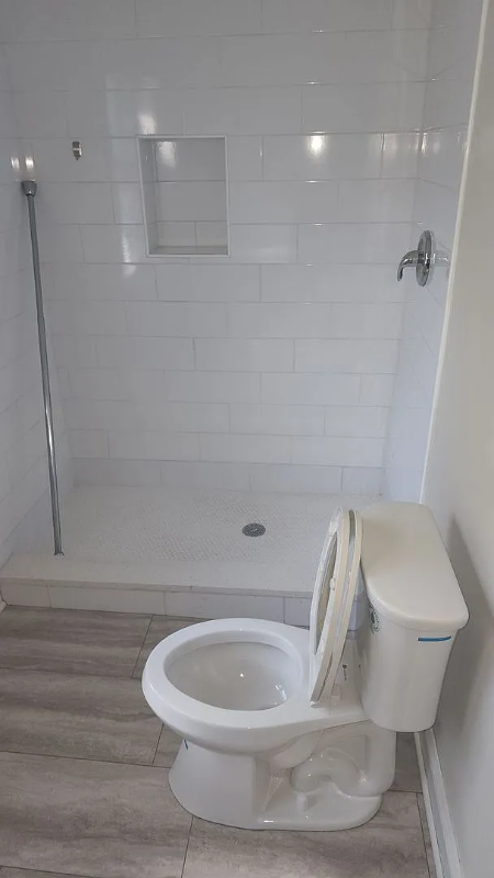 2608 E Newport Ave - Photo 2 of 5