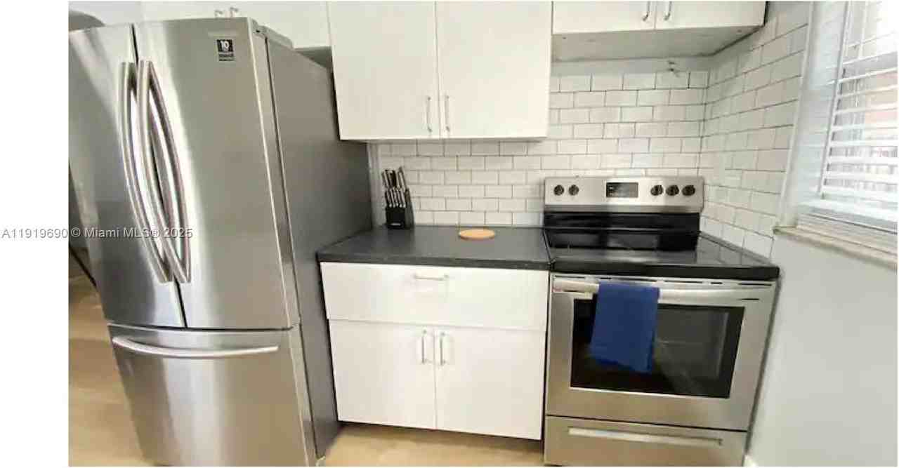 843 Northwest 3rd Street #843A - Photo 3 of 20