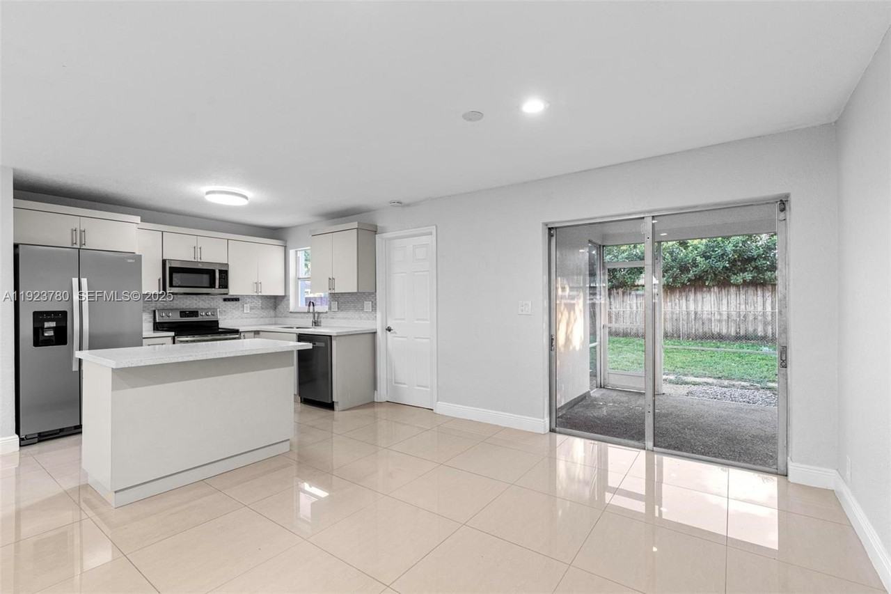 1472 Cypress Creek Road #1472-1472 - Photo 4 of 35