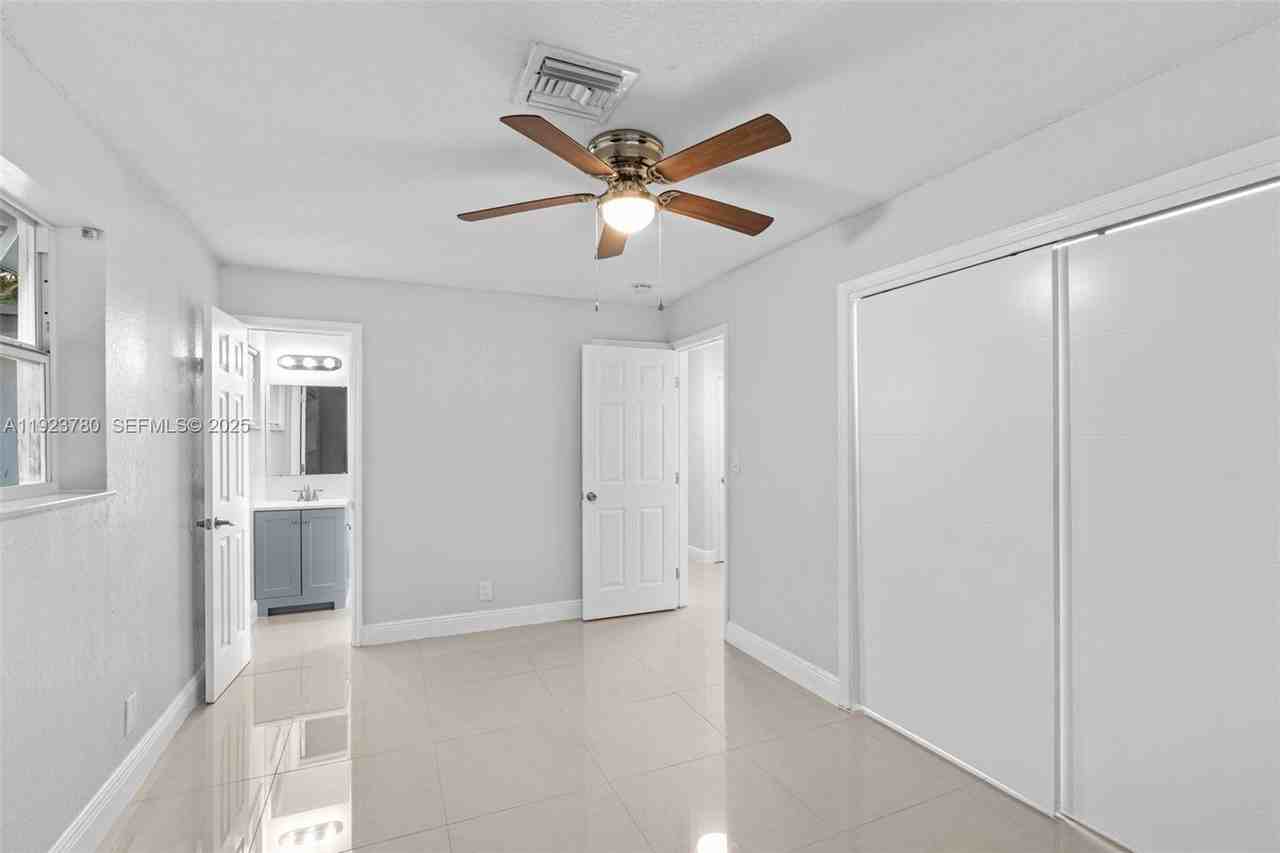 1472 Cypress Creek Road #1472-1472 - Photo 7 of 35