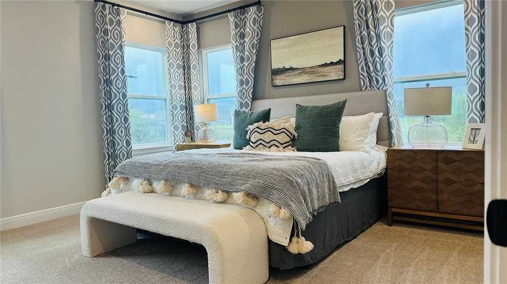 16450 Hamlin View Street #16450 - Photo 5 of 32