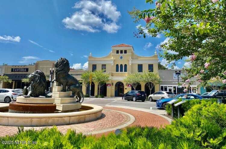 909 Cedar Street #909