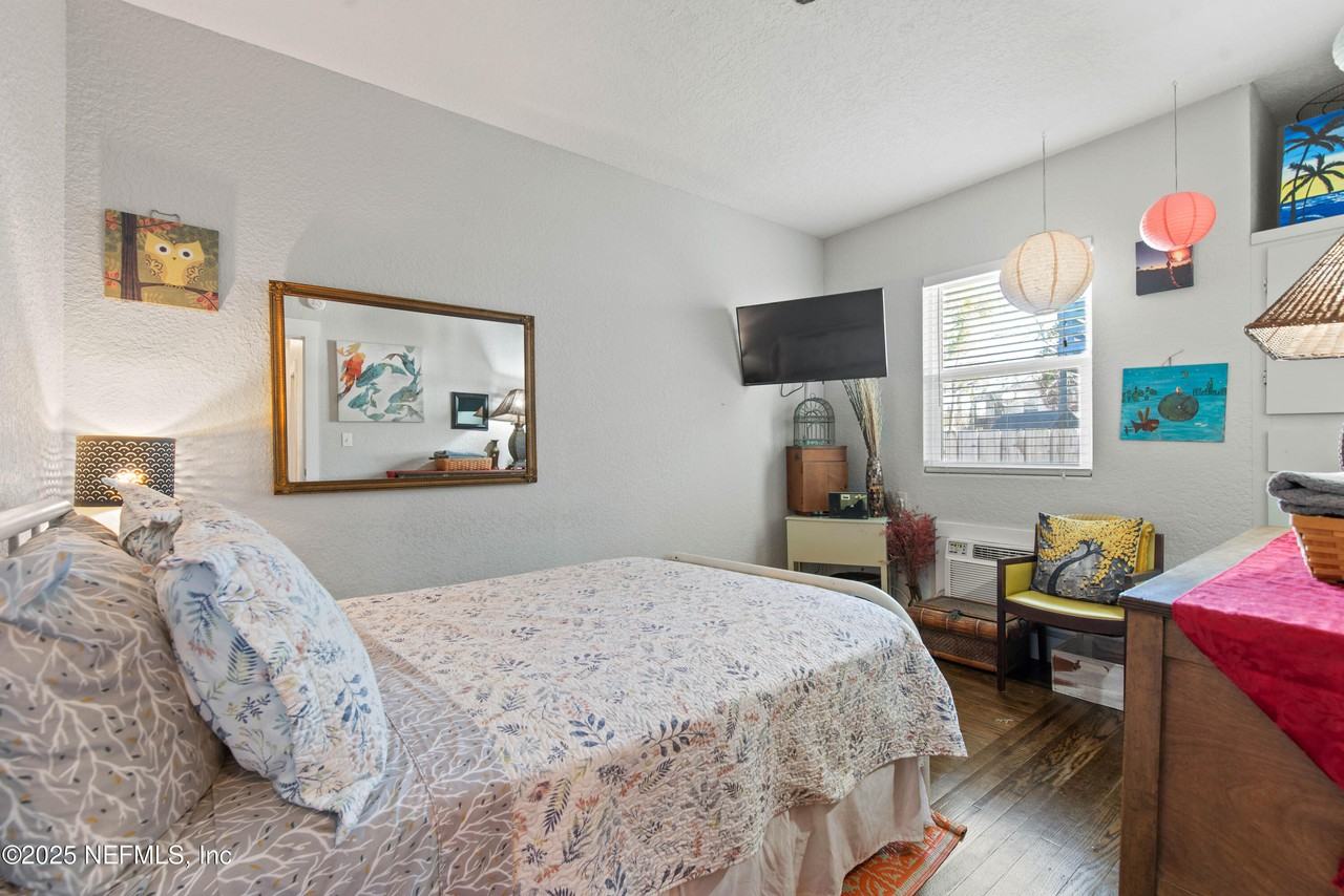 909 Cedar Street #909 - Photo 4 of 15