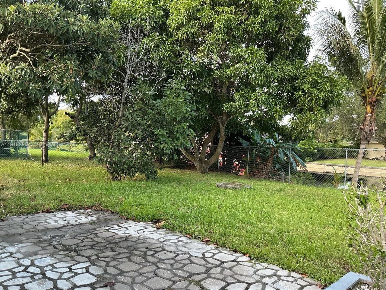 Peters Rd #1000 - Photo 2 of 17