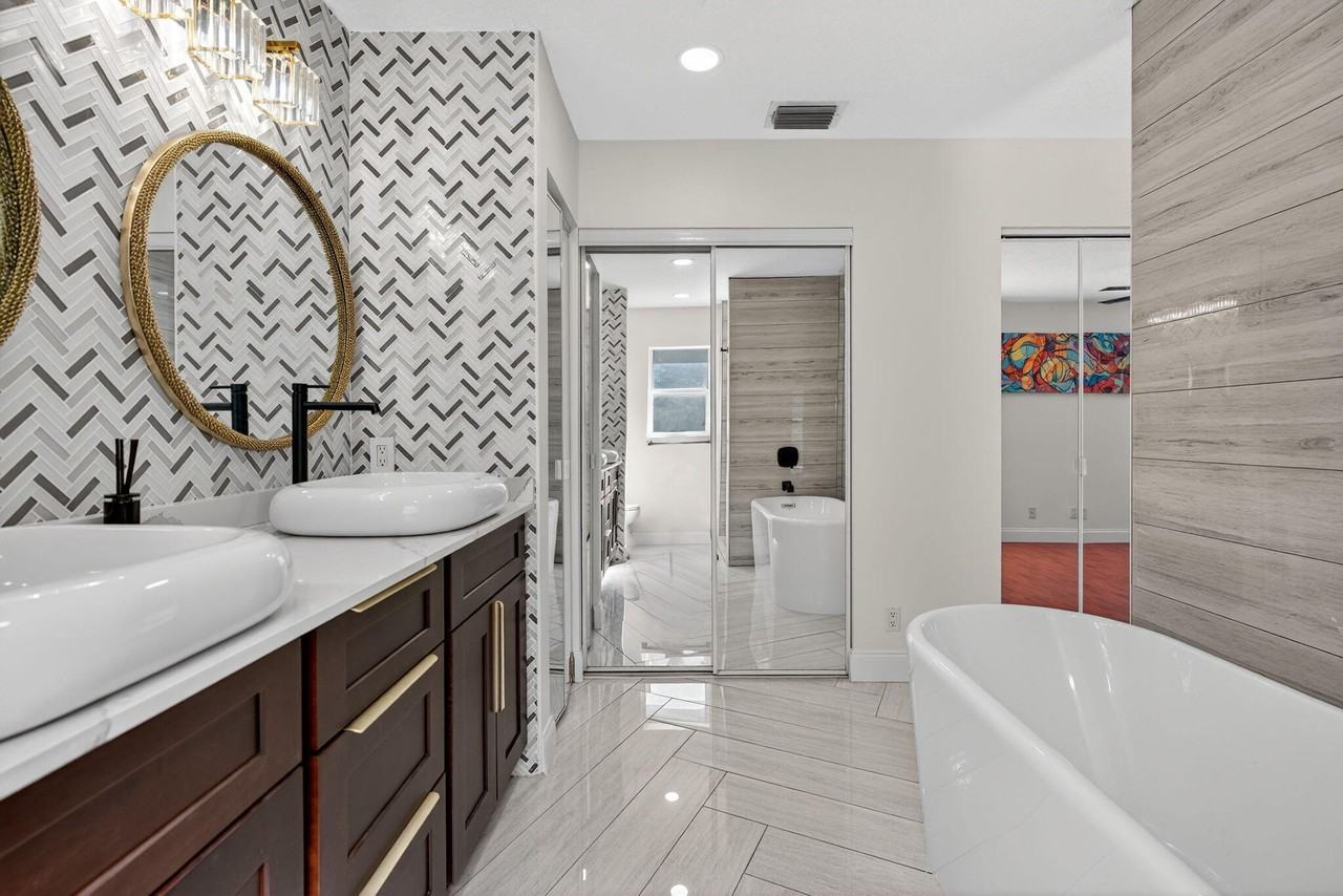 7004 Galleon Cove #7004 - Photo 3 of 50