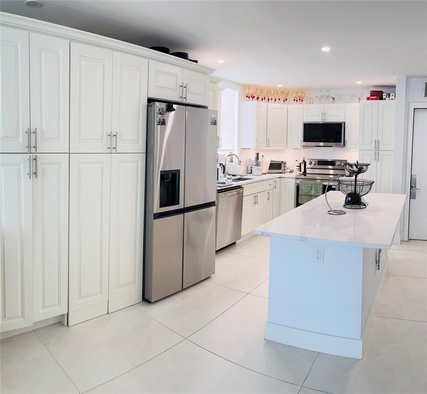 3100 Ne 49th St #3100-204 - Photo 2 of 10