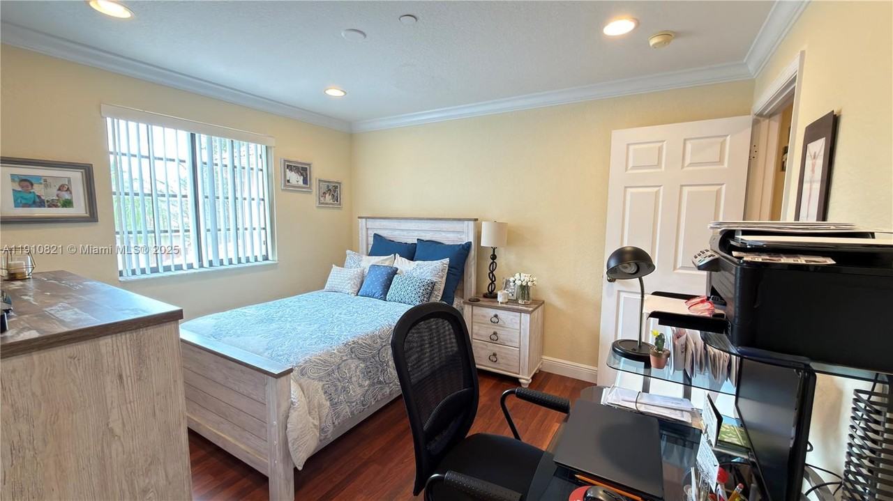 3887 Tree Top Dr #3887-3887 - Photo 3 of 30