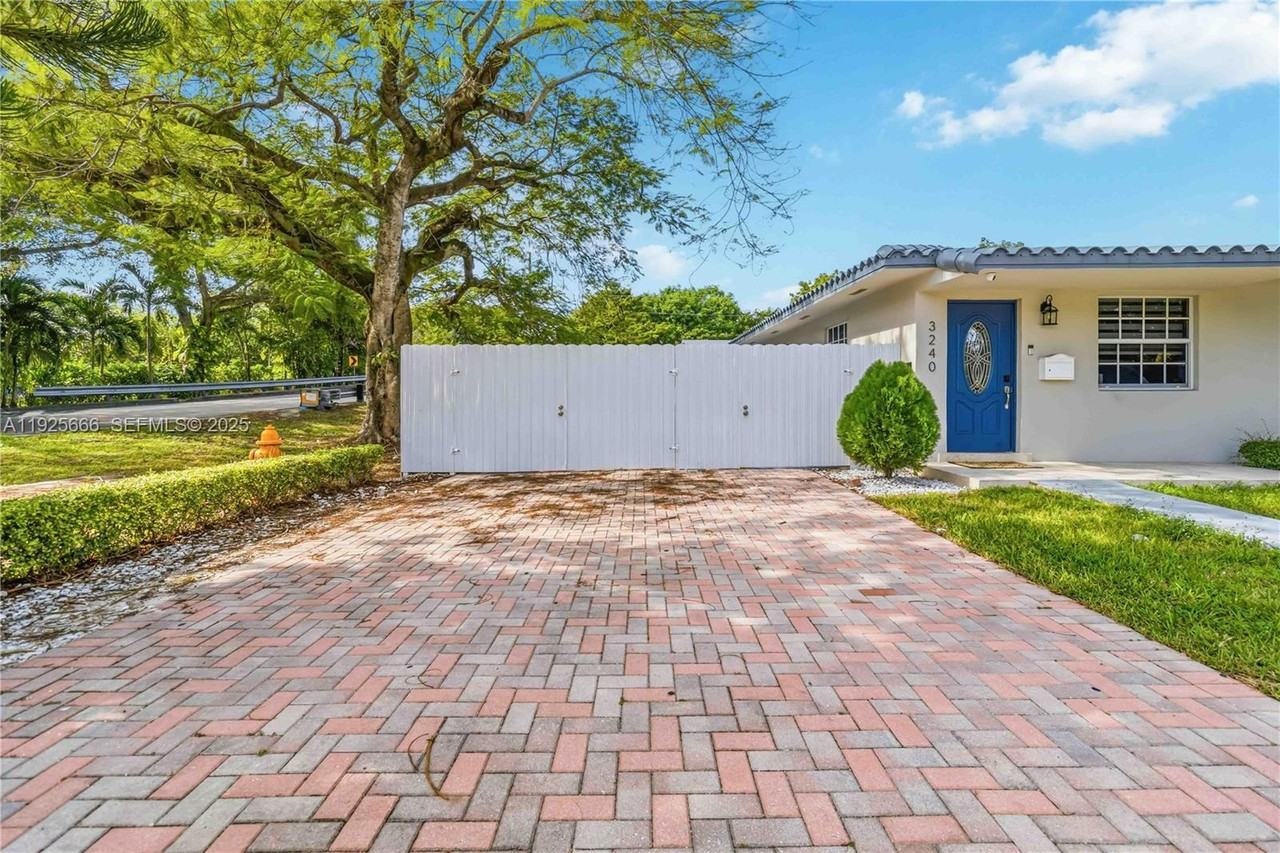 3240 Sw 69th Ave #3240-2 - Photo 4 of 26