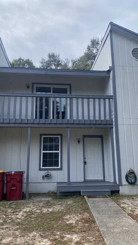 122 Hampton Drive #122