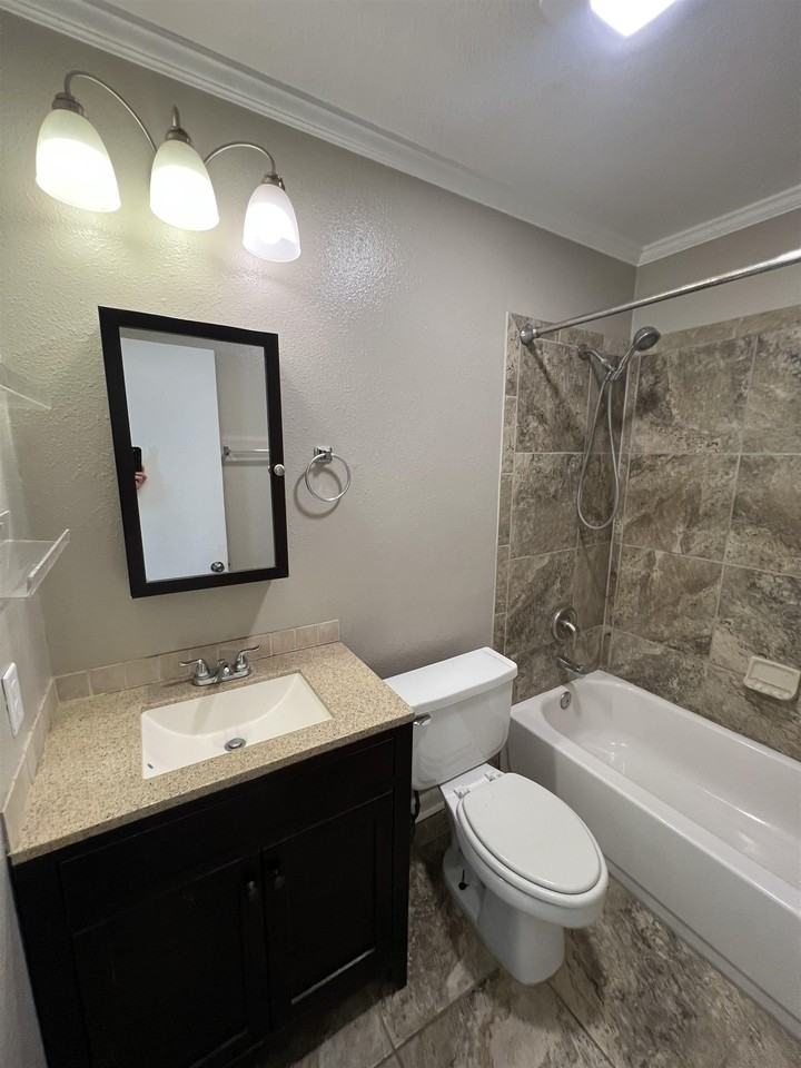 2262 Foster Dr #2262 - Photo 3 of 18