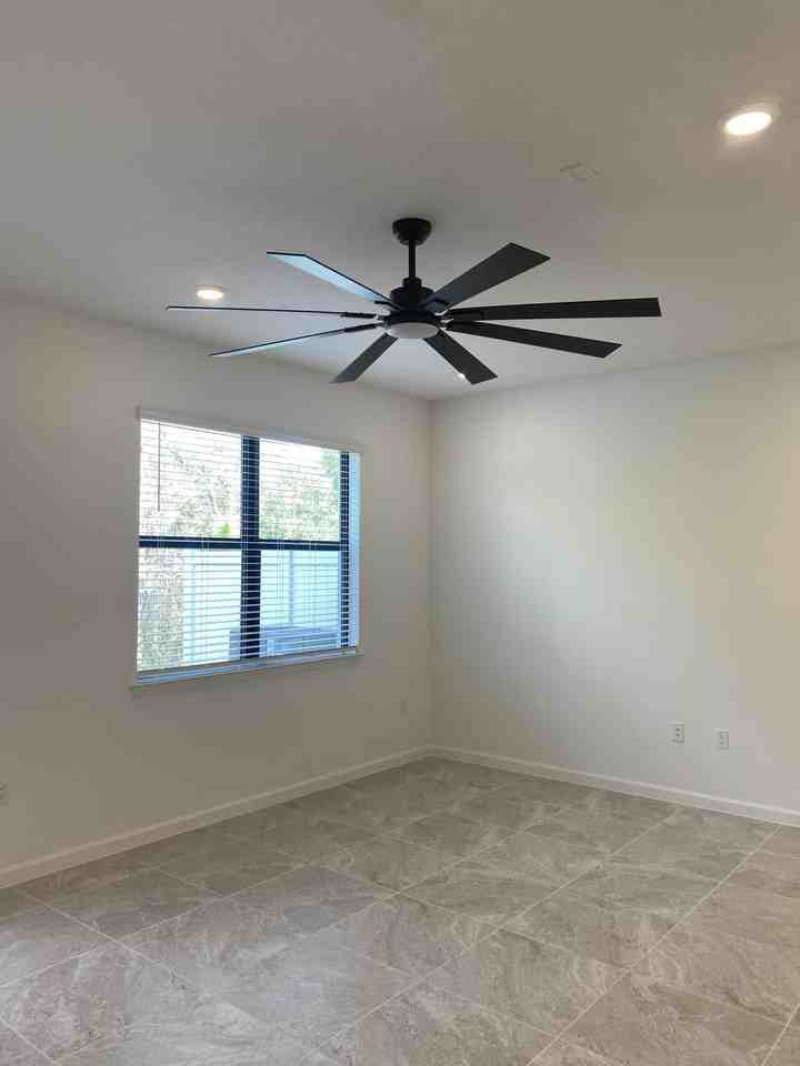 271 Sw Sally Way #271 - Photo 2 of 20