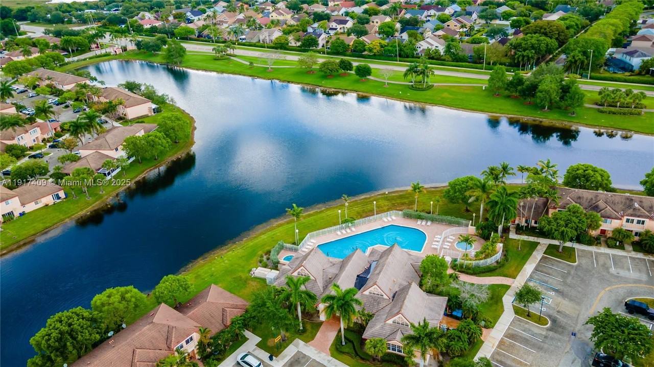 20886 Nw 2nd St - Photo 5 of 17