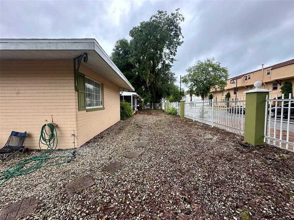 905 Sw 8th Ave #905 - Photo 4 of 31