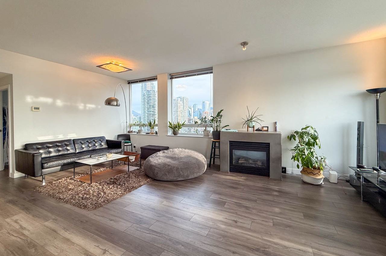 638 Beach Crescent #2703 - Photo 4 of 30